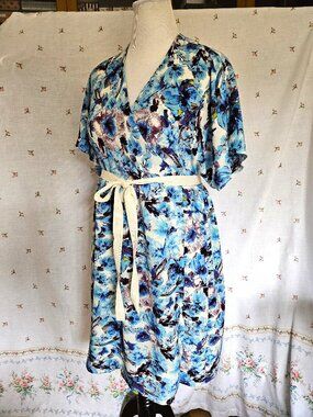 Sz L to XL Kimono Sleeve Wrap Dress Blue Floral NEW